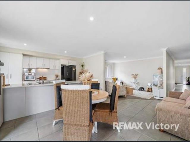 Modern & Comfortable Living in the Heart of North Lakes