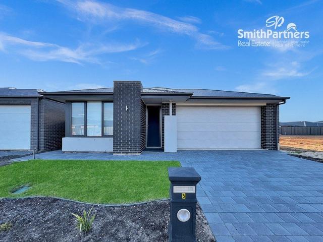 Modern Comforts in Thriving Community!