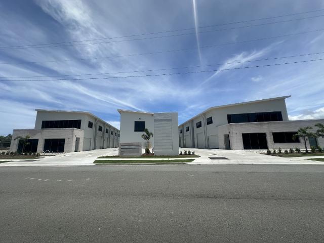 MODERN COMMERCIAL SPACE Office Upstairs/Downstairs Storage & Showroom
