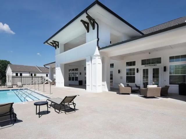 Modern Contemporary Apartments — Pool & Fitness Center — 4BR/2BA + Special Offer