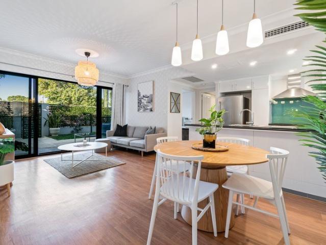 Modern, Contemporary, Beautiful Apartment Unit in the Heart of Mt Hawthorn!