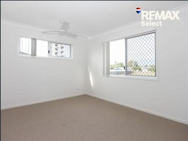 Modern & Contemporary Fully Air Conditioned Townhouse By the Beach