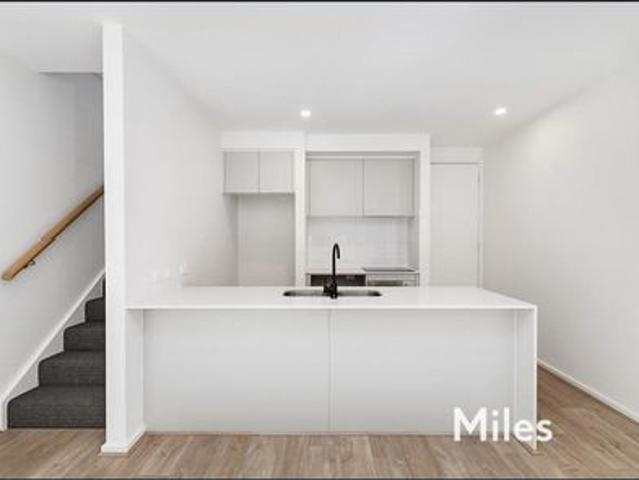 MODERN CONTEMPORARY TOWNHOUSE