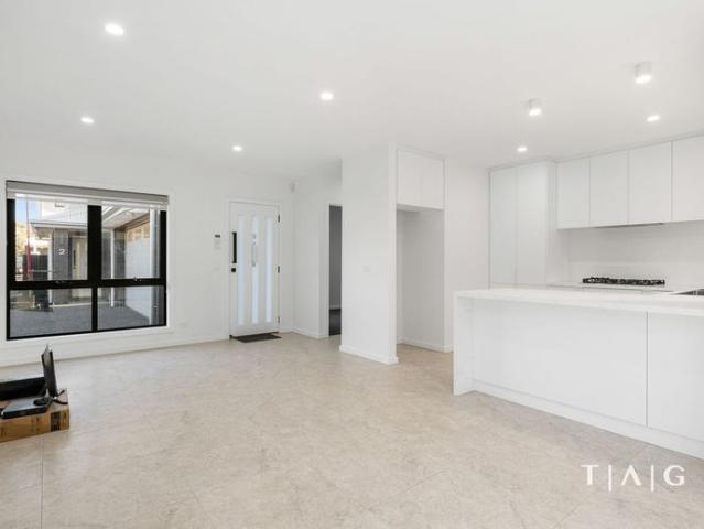 Modern & Convenient 2 Bedroom Home