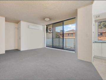 Modern & Convenient 2 Bedroom Unit in Prime Kingswood Location