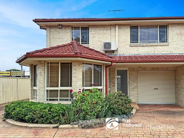 Modern & Convenient Townhouse in Quiet Complex