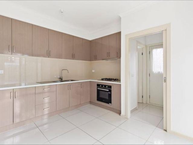 Modern & Convenient Townhouse Living in the Heart of Dandenong