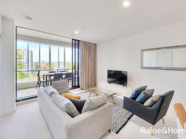Modern & Convenient Apartment with Stunning Views!
