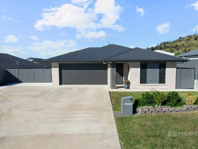 Modern, Convenient & Easy Living in Prime Plainland Crossing