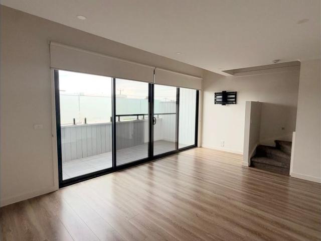 Modern & Convenient Home in Deer Park