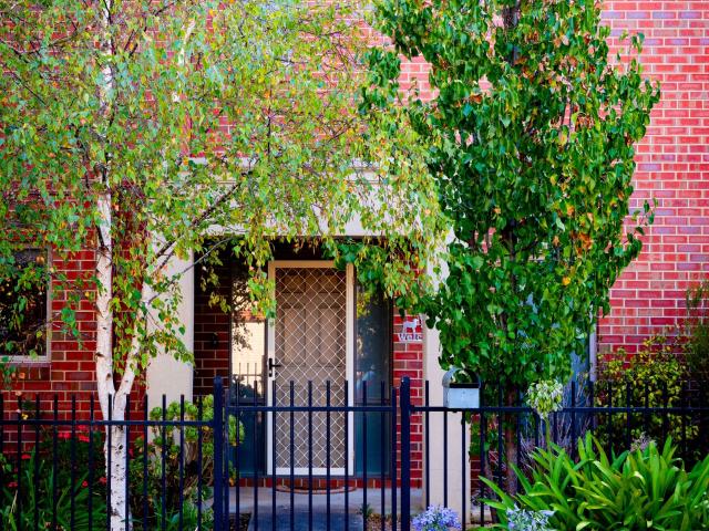 Modern & Convenient Living in Lake Gardens