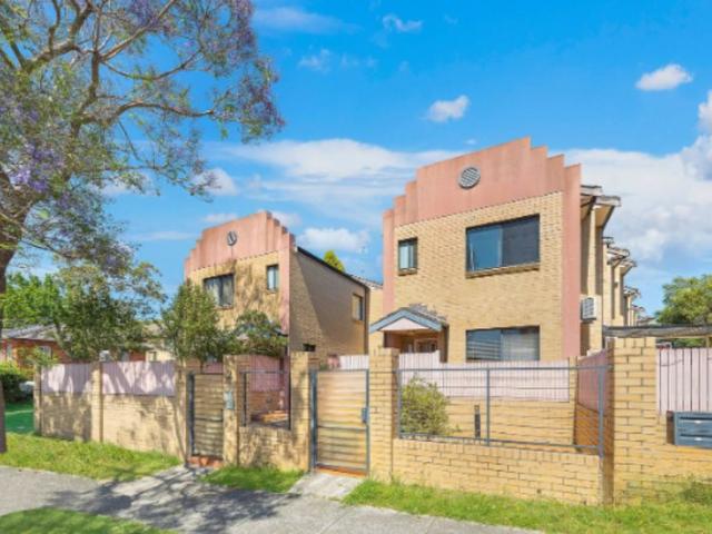 Modern & Convenient Living in South Hurstville