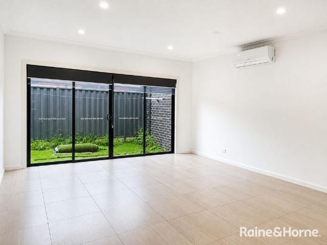 Modern & Convenient Living in Roxburgh Park