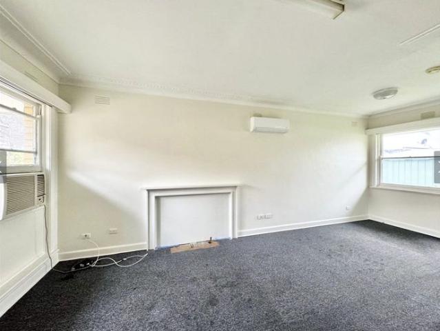 Modern & Convenient Living in the Heart of Oakleigh