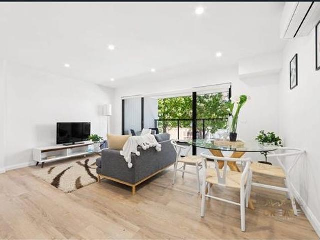 MODERN & CONVENIENT LIVING IN THE HEART OF ALBION