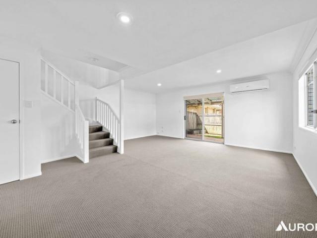 Modern & Convenient Living in the Heart of Robertson and 4 ACs