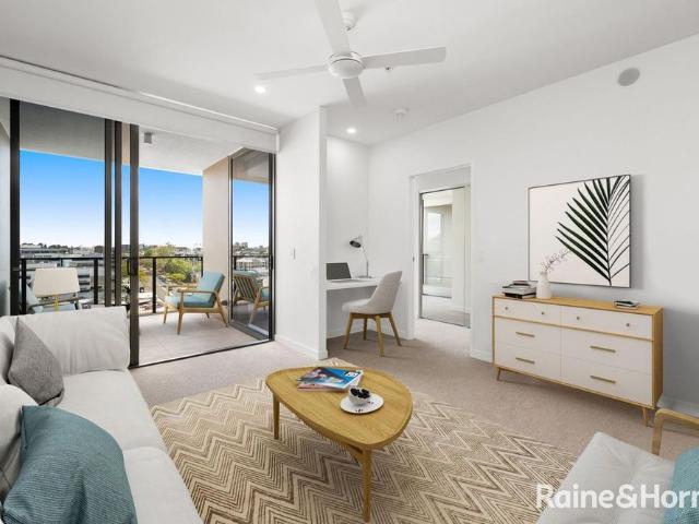 Modern & Convenient Living with Rooftop Pool & City Views