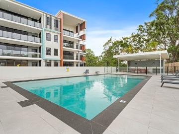 Modern Coomera Apartment with Dual Car Spaces