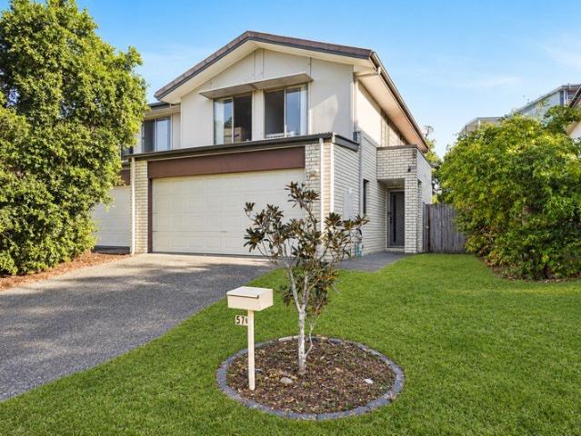 Modern Coomera Living with Space, Style & Convenience