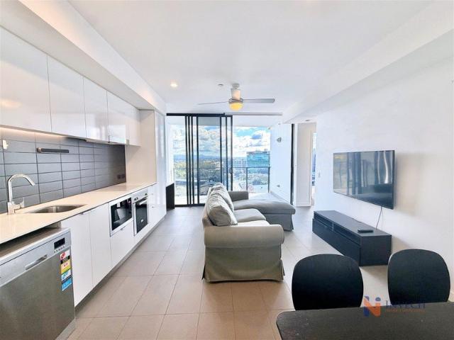Modern Corner Apartment with Stunning Views For Sale
