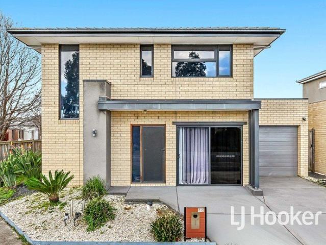 Modern Corner Block Living in Cranbourne West!
