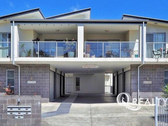 Modern Carina Living in a Prime Location!