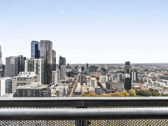 Modern CBD Living with Stunning Views 1 Bed, 1 Bath