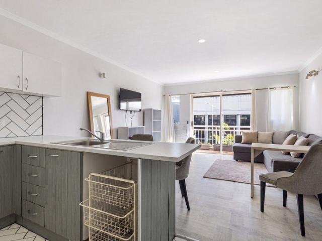 Modern Central Cairns City Residential Apartment