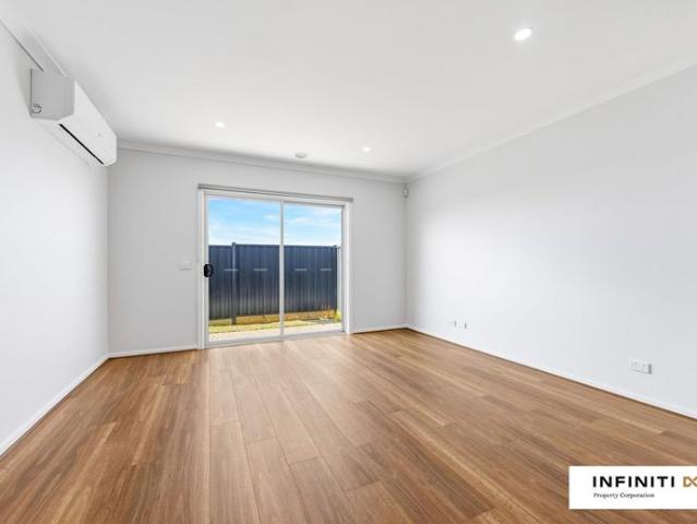 MODERN CHARM IN THE HEART OF COBBLEBANK: YOUR DREAM HOME AWAITS!