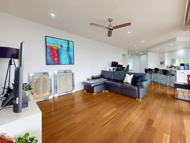 MODERN & CHIC FULLY FURNISHED APARTMENT