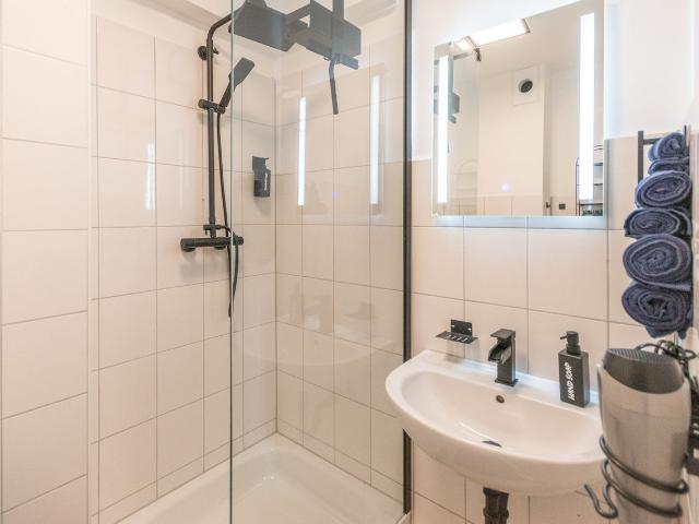 Modern & Chic Studio Apartment in Essen Apartment 53, Essen Amsterdam Apartments for Rent