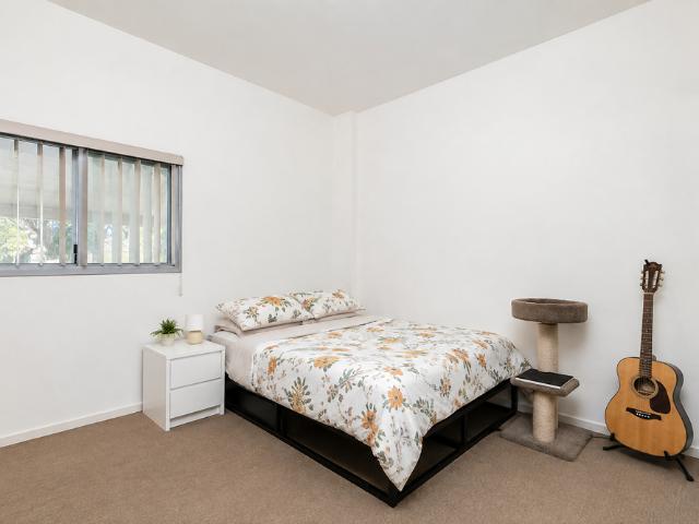 Modern Chippendale Apartment with Balcony & Convenient Lifestyle