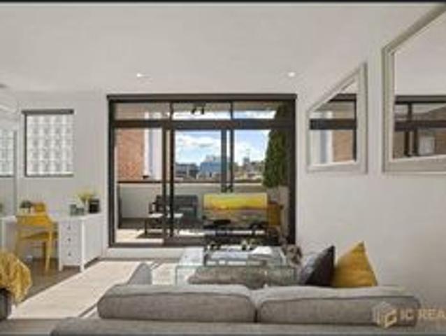 Modern Chippendale Studio in a Convenient City Fringe Location