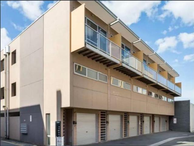 Modern City Townhouse in Prime Adelaide Location