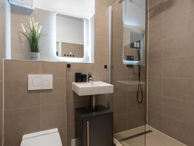 Modern city apartment by Kennedyplatz near station