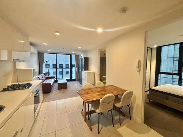 Modern City Apartment in Prime Melbourne Location