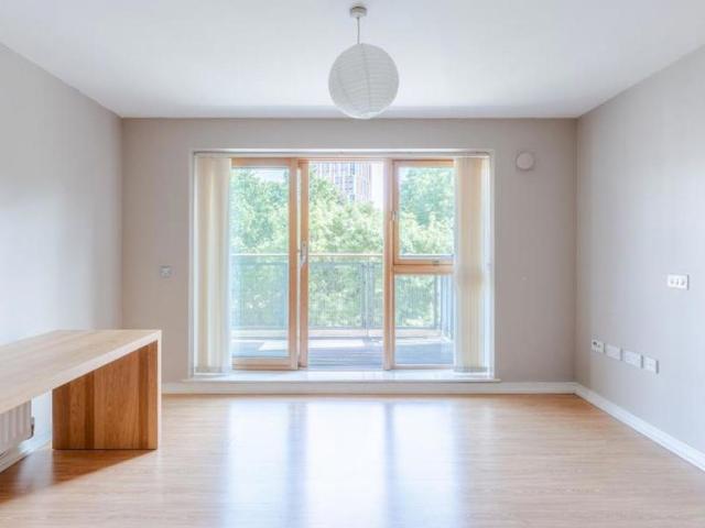 Modern city centre apartment with two good size double bedrooms, two bathrooms and a private balcony