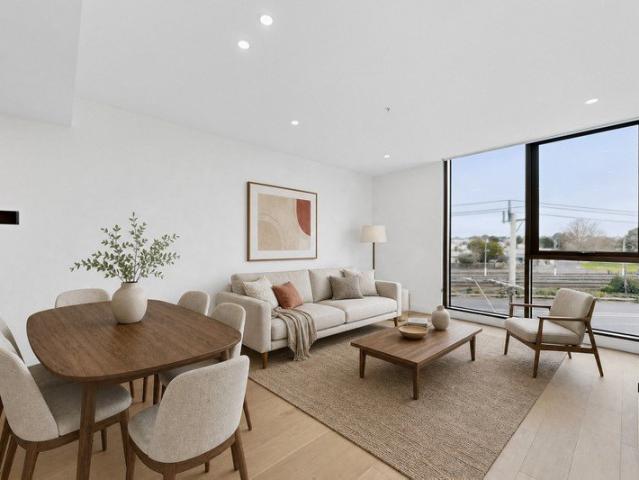 Modern City Comfort with Waterfront Proximity in Central Geelong