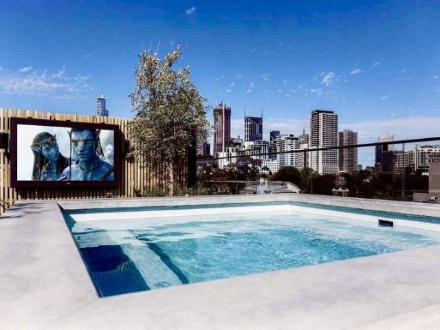 Modern City Edge Penthouse with Beautiful North Facing Views