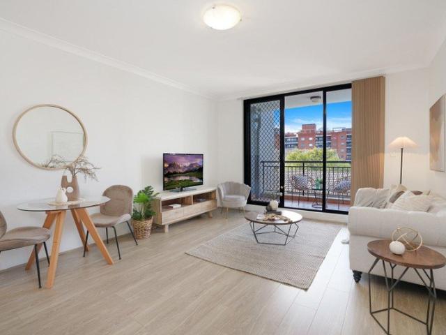 MODERN CITY FRINGE LIVING WITH SECURE PARKING