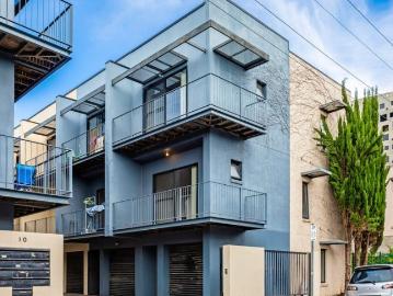 Modern City Fringe Townhouse with Study, Renovated Bathrooms & Secure Garage!