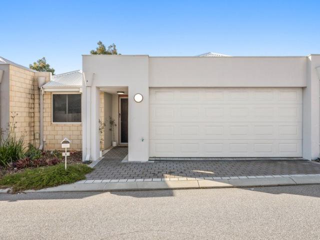 MODERN AND MINIMAL MAINTENANCE LIVING WITH ALL THE ESSENTIALS WITHIN WALKING DISTANCE