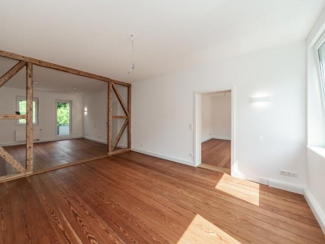 Modern and new renovated 5 room apartment in Stuttgart Feuerbach with two balconys and garden ne.