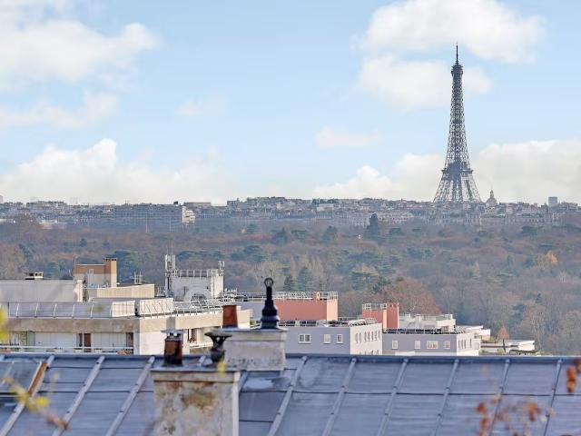 Modern and bright 60 m² apartment Suresnes