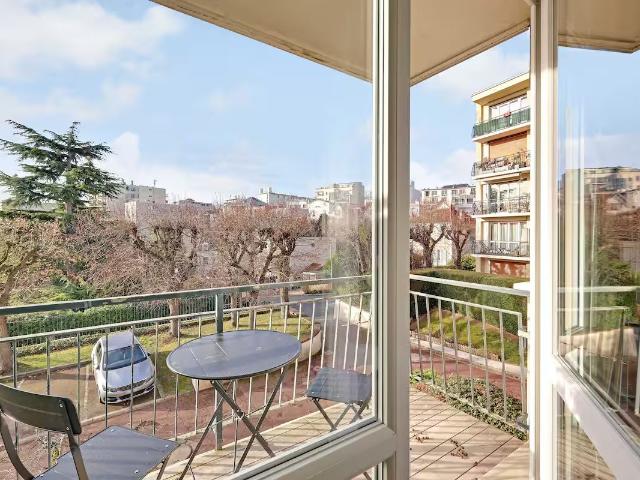 Modern and bright 60 m² apartment Suresnes