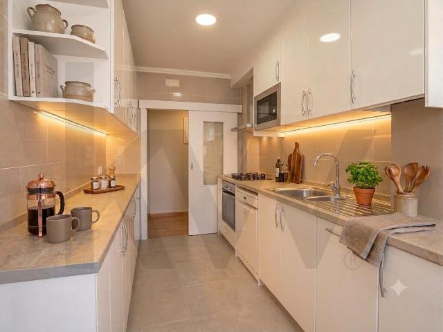 Modern and Bright T2 in the São João neighborhood in Carcavelos