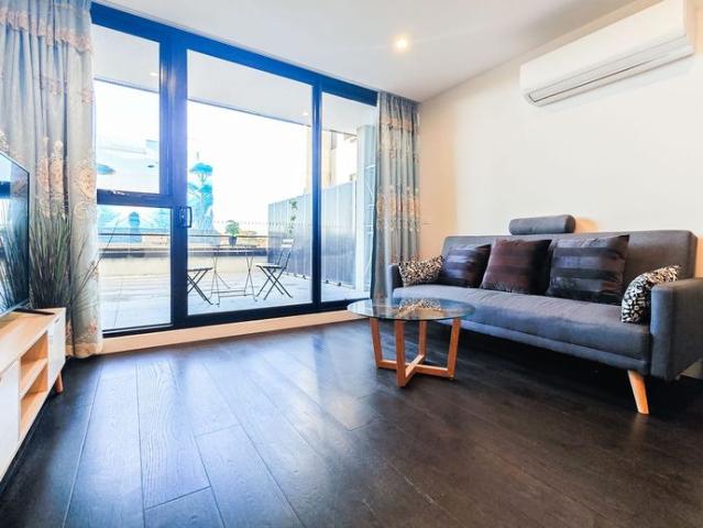 Modern and Bright Living Space in Box Hill