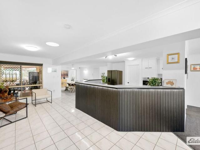 MODERN AND COMFORTABLE FAMILY HOME WITH SOLAR AND INGROUND SWIMMING POOL!