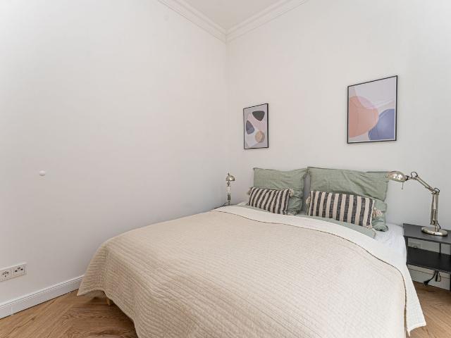 Modern and completely renovated 5 room apartment with kitchen living room in the heart of Berlin Köpenick, Berlin Amsterdam Apartments for Rent