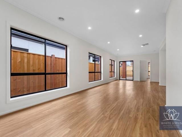 Modern and Contemporary 4 Bedroom House in Tarneit Available for LEASE!